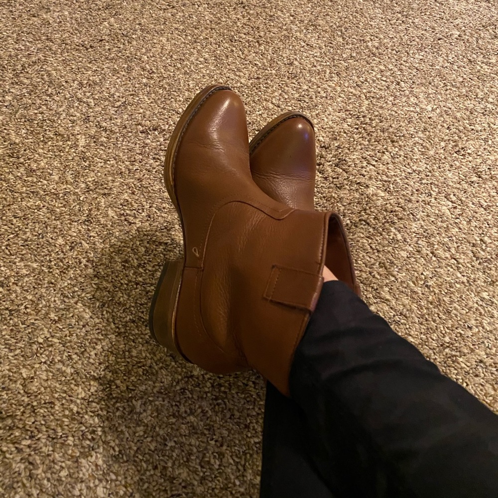 Kenneth Cole Reaction ankle booties